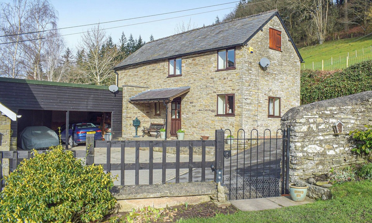 Kington Cottage | 2 bedroom accommodation in Stanner, near Kington