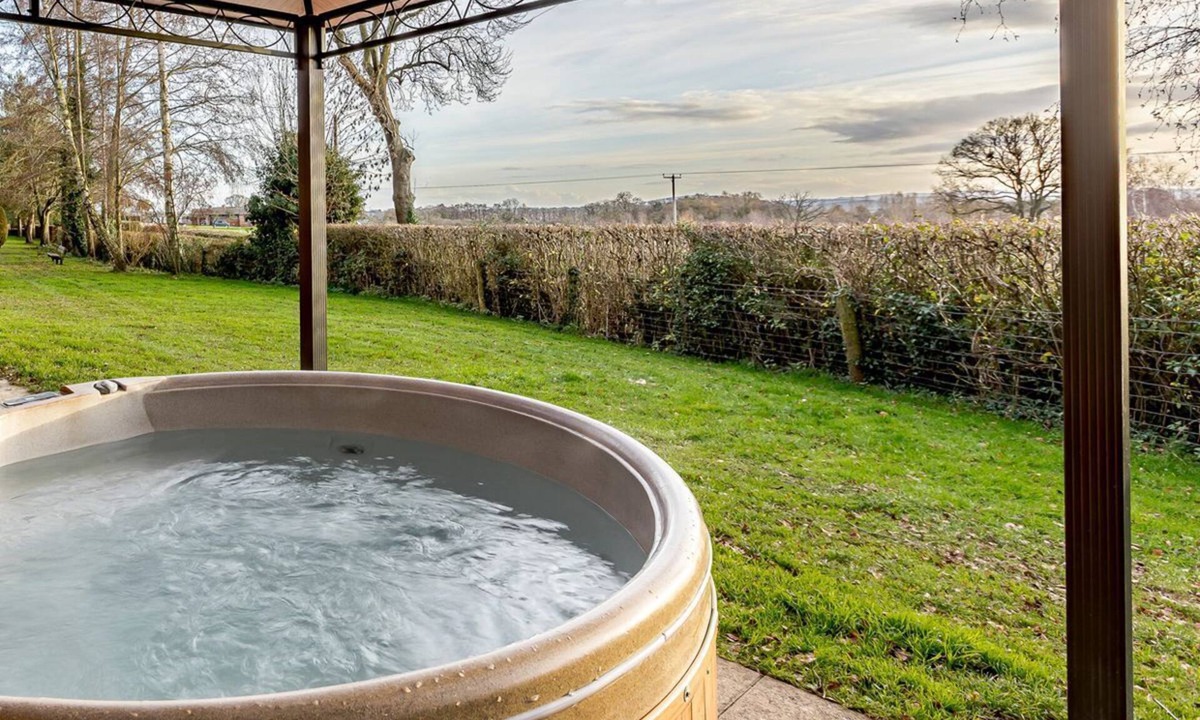 Ledbury Cabin | 2 bedroom accommodation in Ledbury