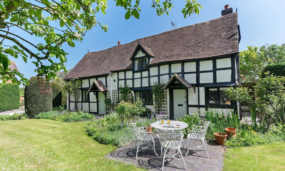 Eckington Cottage | 2 bedroom accommodation in Eckington, near Pershore