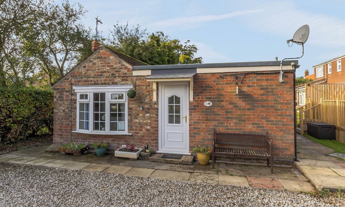 Storwood Cottage | 2 bedroom accommodation in Wheldrake, near York