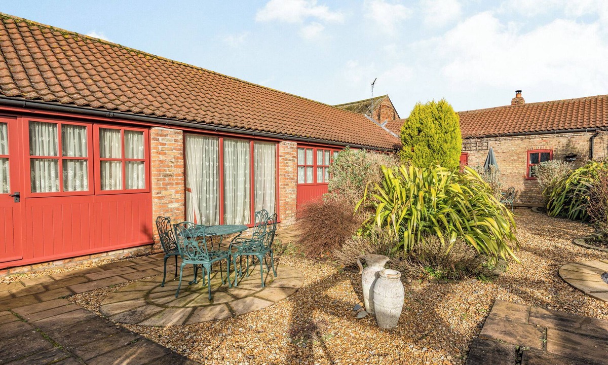 Arnold Cottage | 2 bedroom accommodation in Routh, Beverley