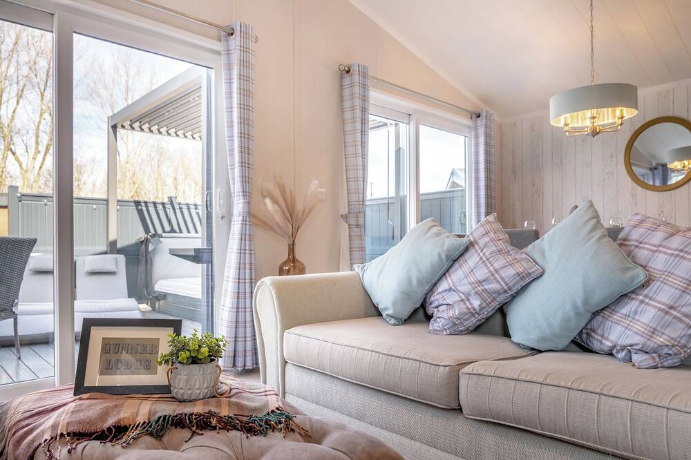 Arnold Ski Chalet | 2 bedroom accommodation in Skirlaugh, Nr Hull