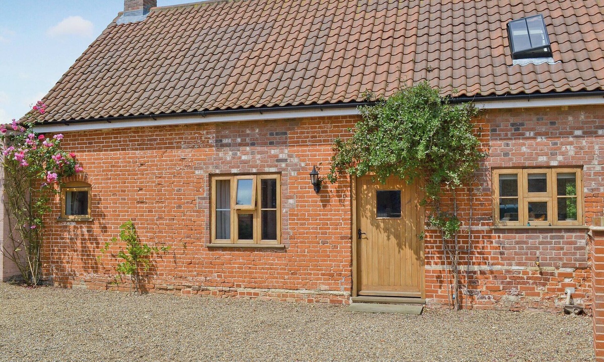 Beccles Cottage | 2 bedroom accommodation in Aldeby, near Beccles