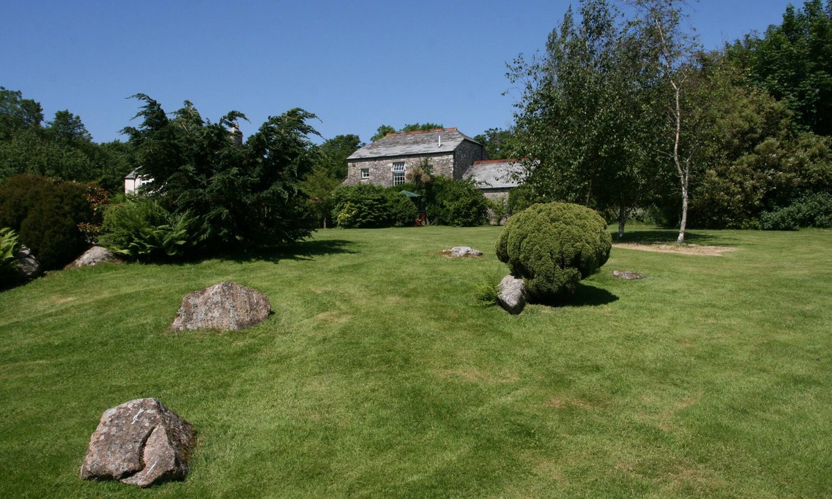 Blisland House | 2 Bedroom Accommodation in Two Acres Of Gardens on edge of village of Blisland