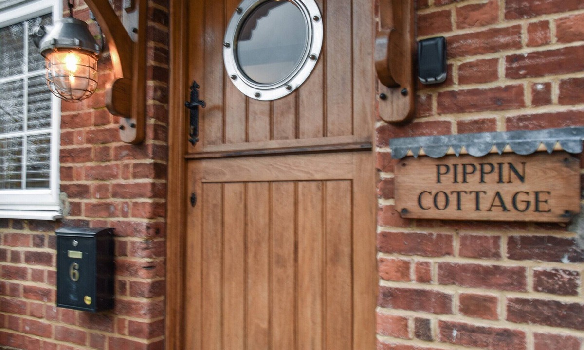 Bures Cottage | 2 bedroom accommodation in Bures