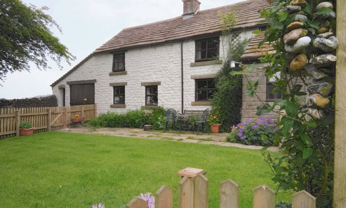 Peak Forest Cottage | 2 bedroom accommodation in Peak Forest, nr. Buxton