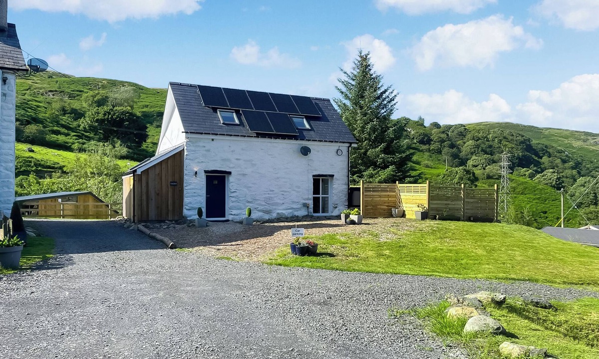 Cwmtirmynach Cottage | 2 bedroom accommodation in Corwen