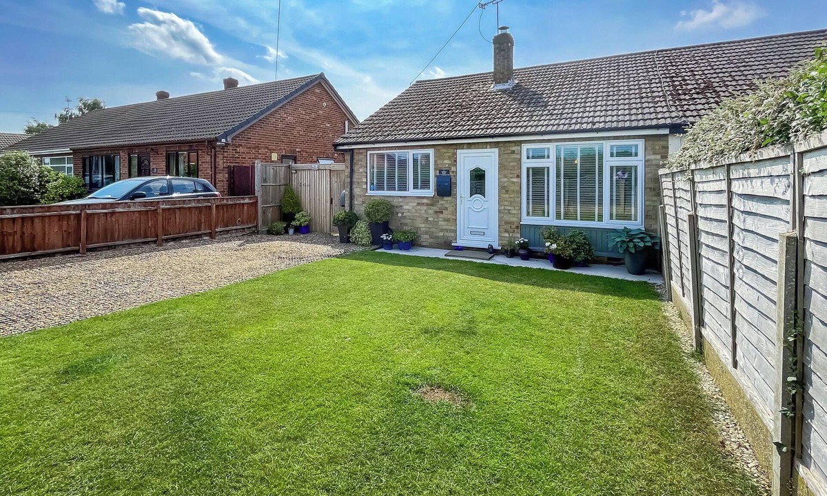 Crowle Cottage | 2 bedroom accommodation in Crowle