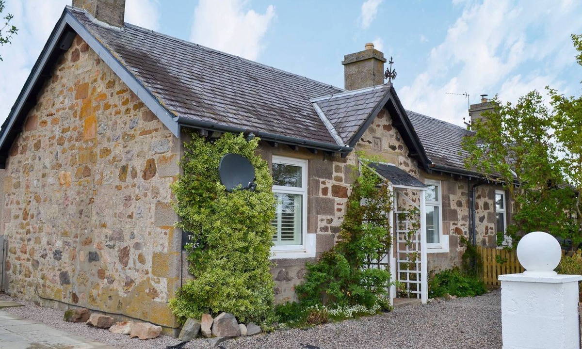 Forres Cottage | 2 bedroom accommodation in Forres