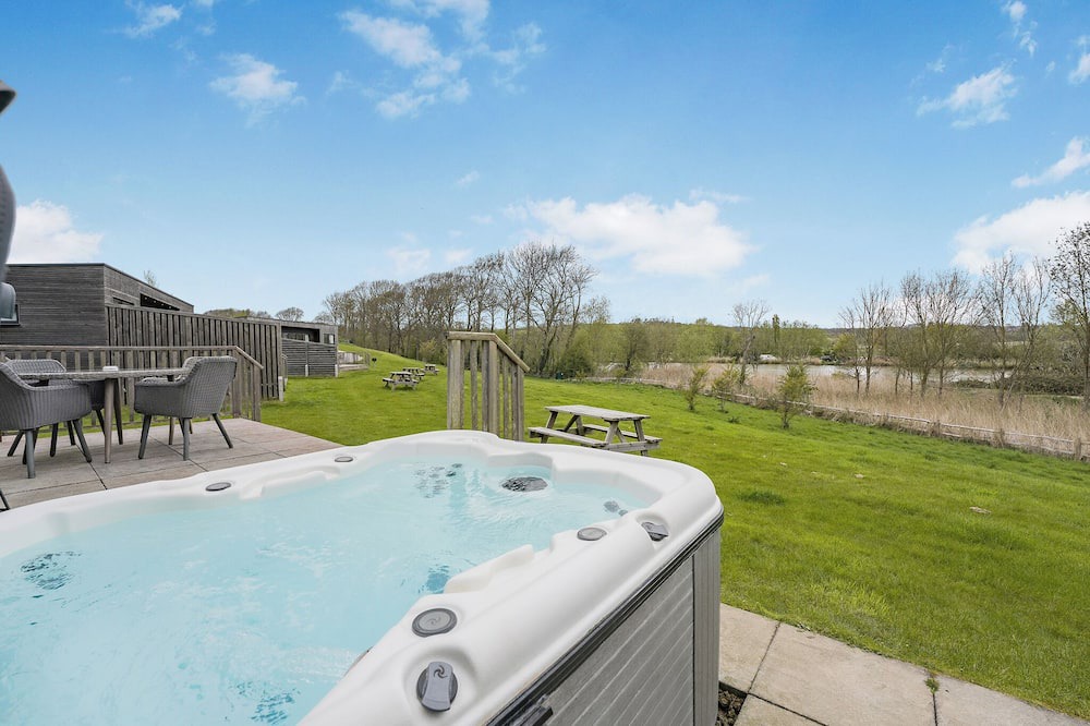 Lewes Ski Chalet | 2 bedroom accommodation in Lewes