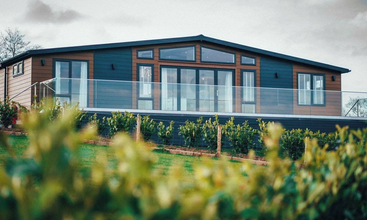 Llansantffraed Ski Chalet | 2 bedroom accommodation in Llanon