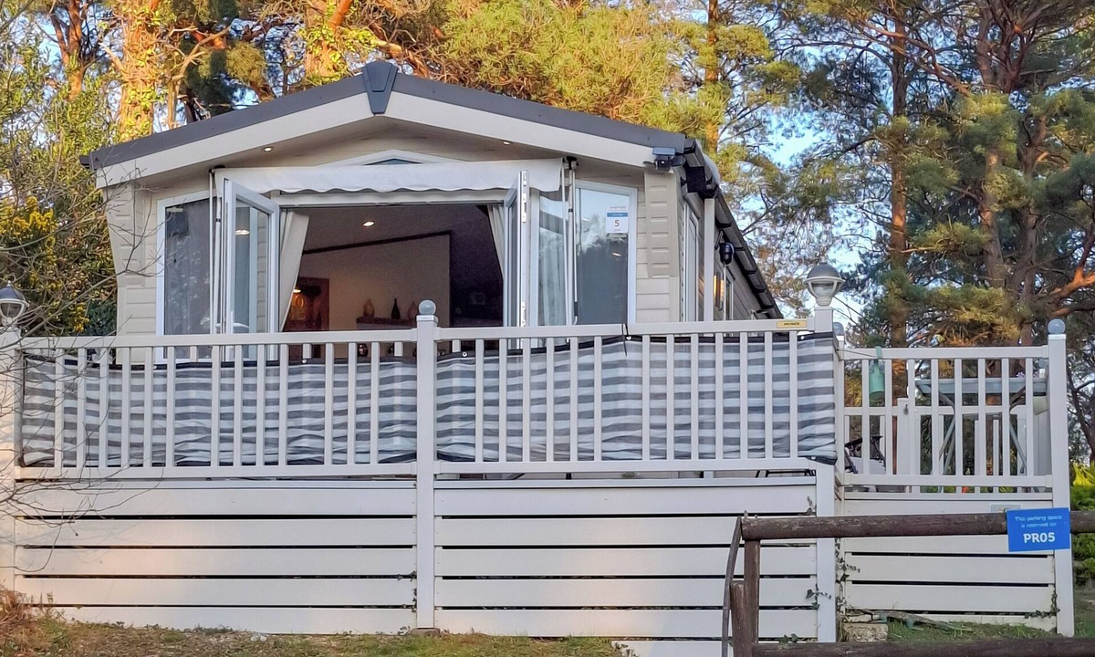 Holton Heath Cottage | 2 bedroom accommodation in Poole