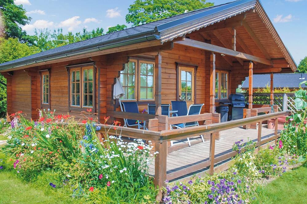 Ryther Ski Chalet | 2 bedroom accommodation in Stillingfleet, York