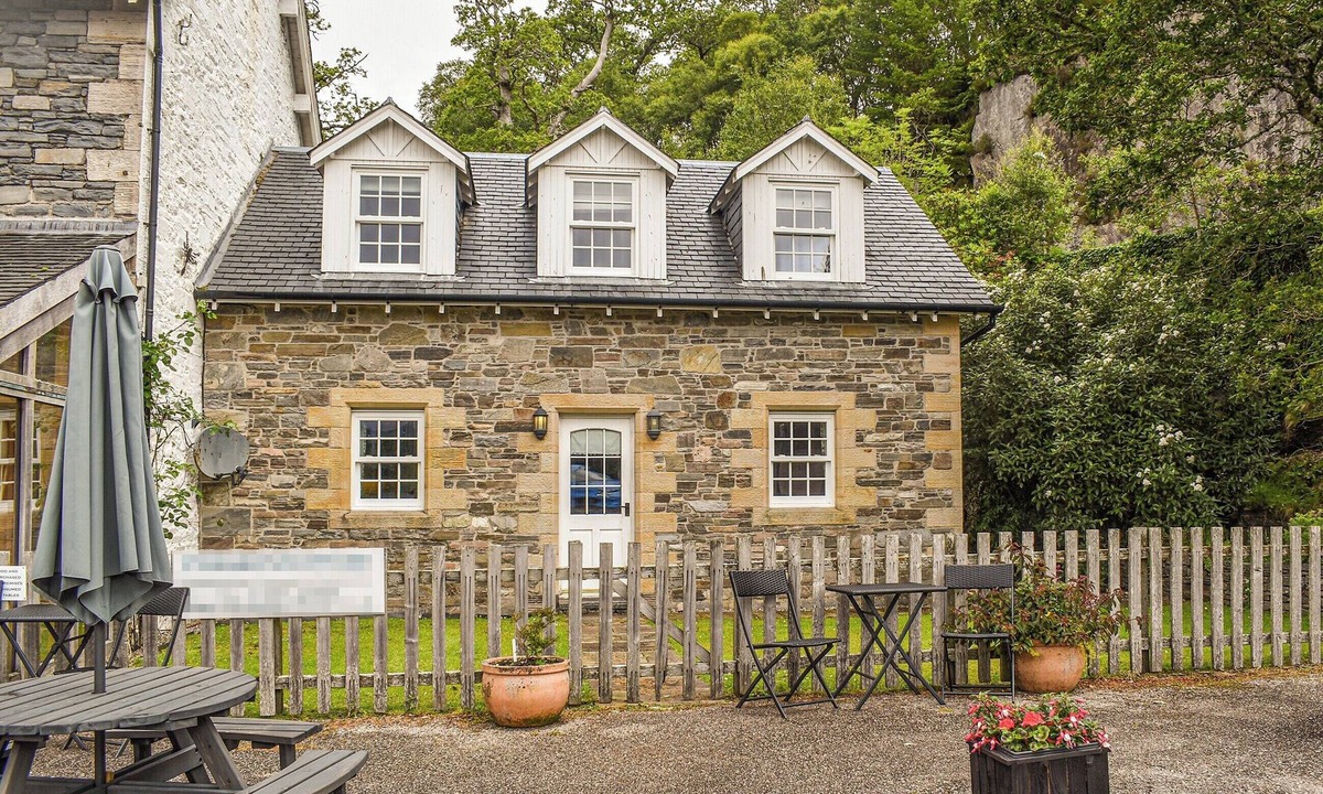 Salen Cottage | 2 bedroom accommodation in Salen