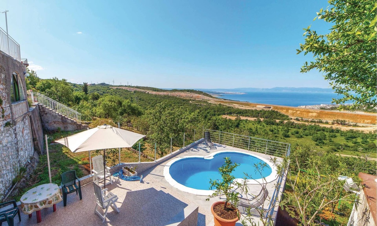 Praputnjak Apartment | 2 bedroom accommodation in Krasica