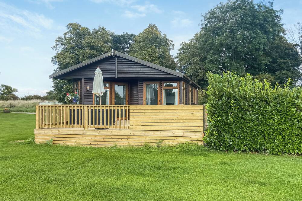 Diss Ski Chalet | 2 bedroom accommodation in Horham, Eye