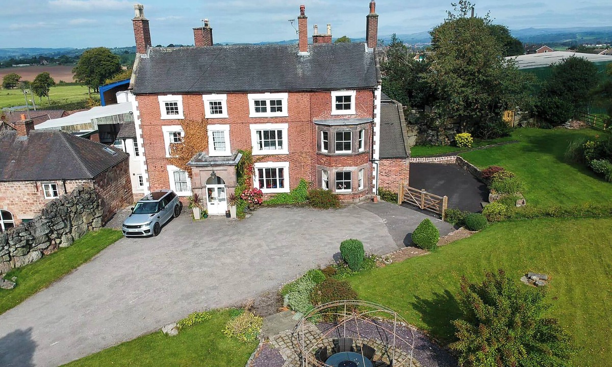 Leek Cottage | 2 bedroom accommodation in Cheddleton, near Leek
