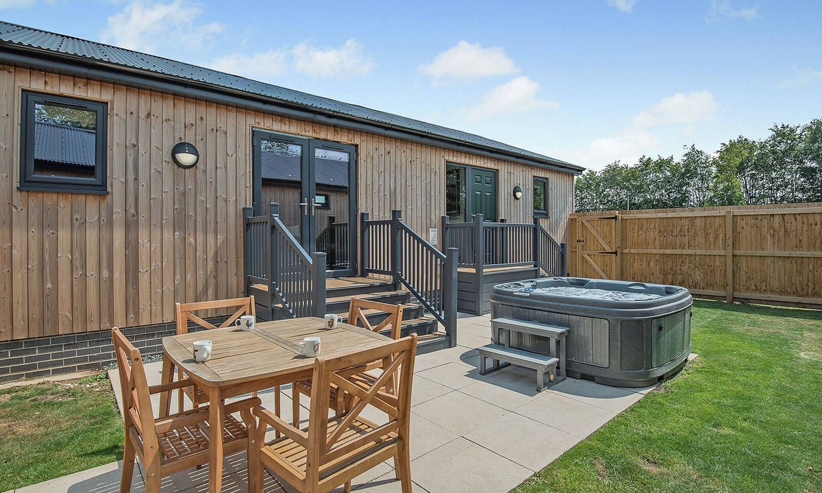 Skegness Ski Chalet | 2 bedroom accommodation in Orby