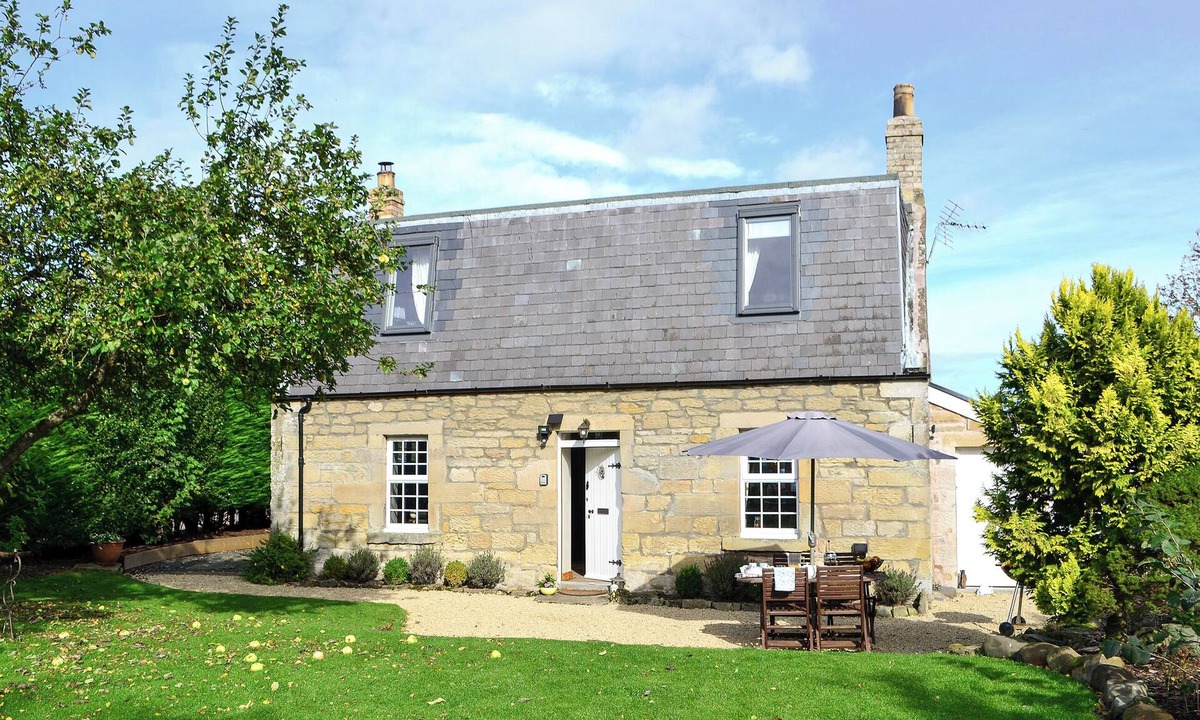 Duns Cottage | 2 bedroom accommodation in Edrom, near Duns
