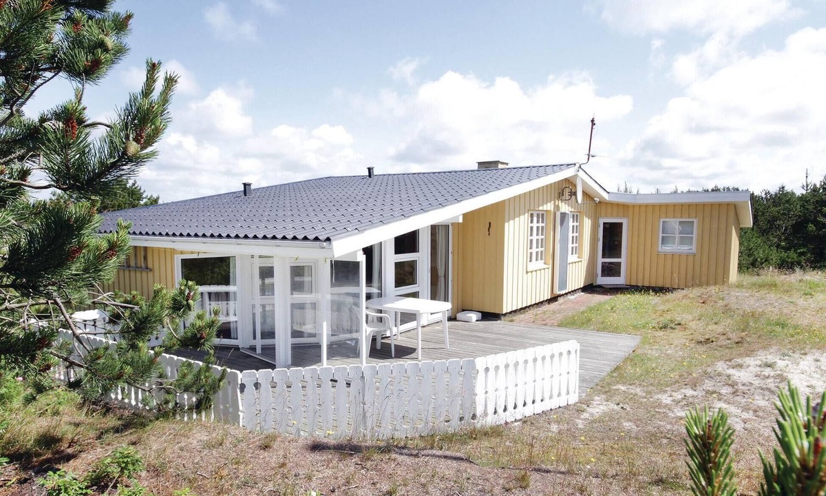 Bjerregaard House | 2 bedroom amazing home in Hvide Sande