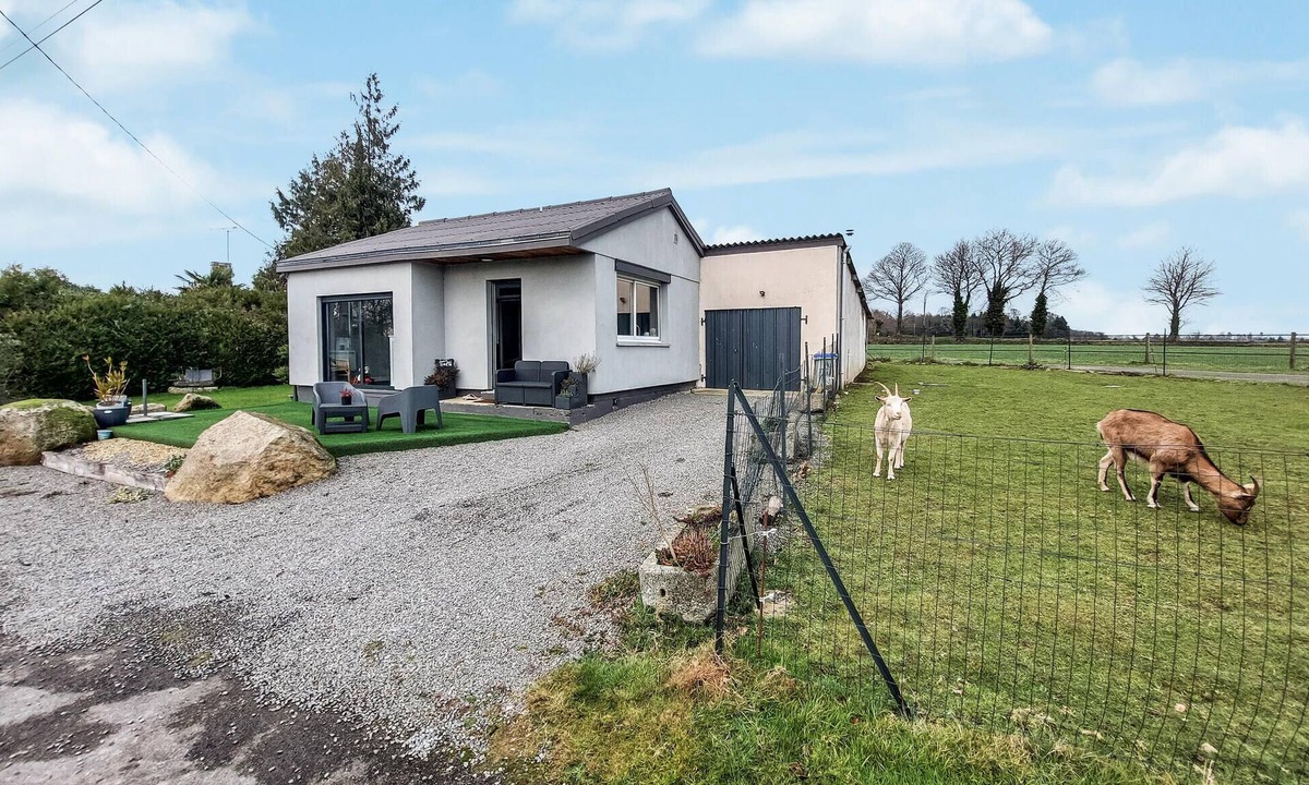 Parigne House | 2 bedroom amazing home in Parigné