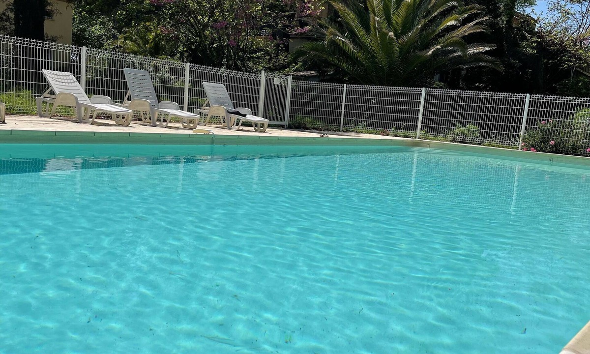 Alignan-du-Vent Apartment | 2 Bedroom Apartment in Alignan-du-Vent