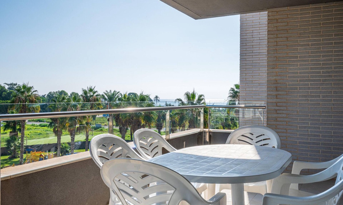 Torredembarra Apartment | 2-Bedroom Apartment with Pool and Parking 250m from the Beach