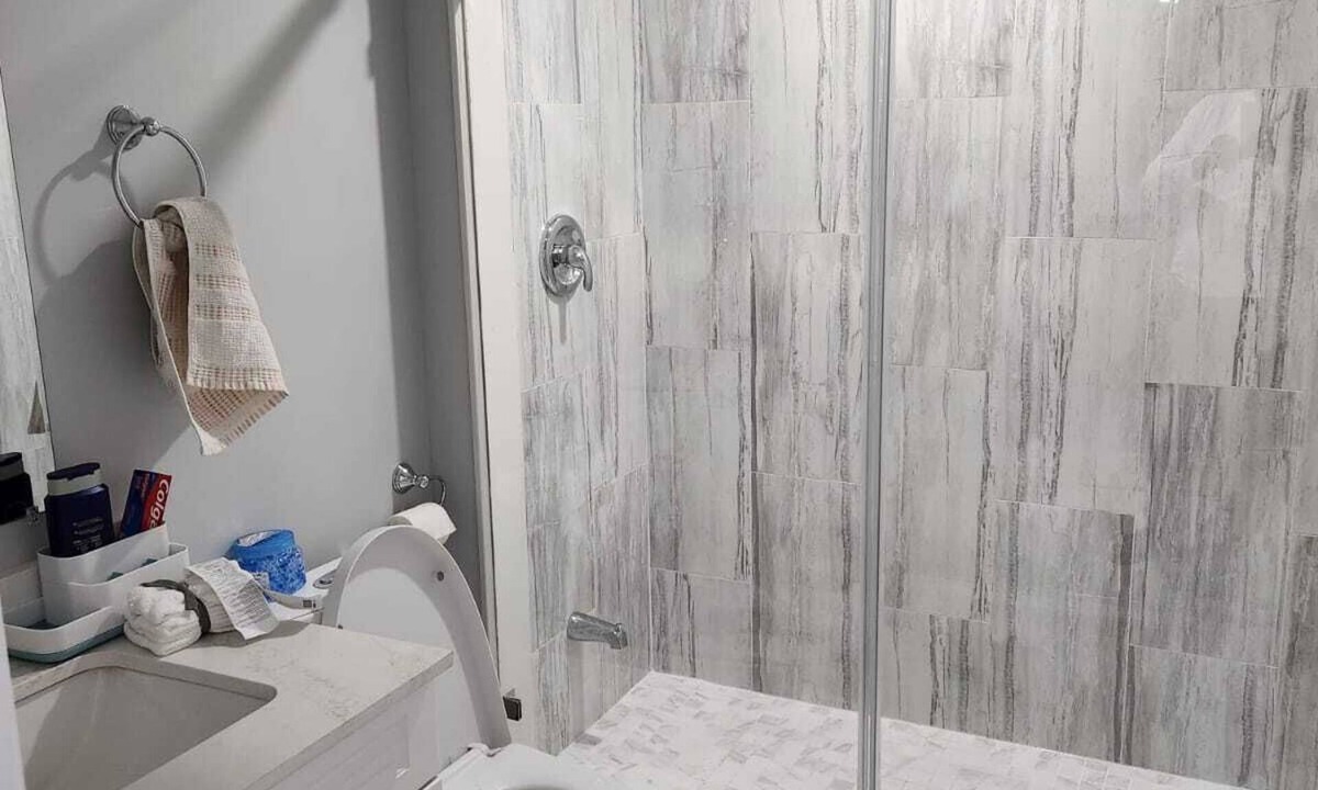 Brampton Apartment | 2 Bedroom Apartment - AnFull space with access to backyard, patio, and firepit