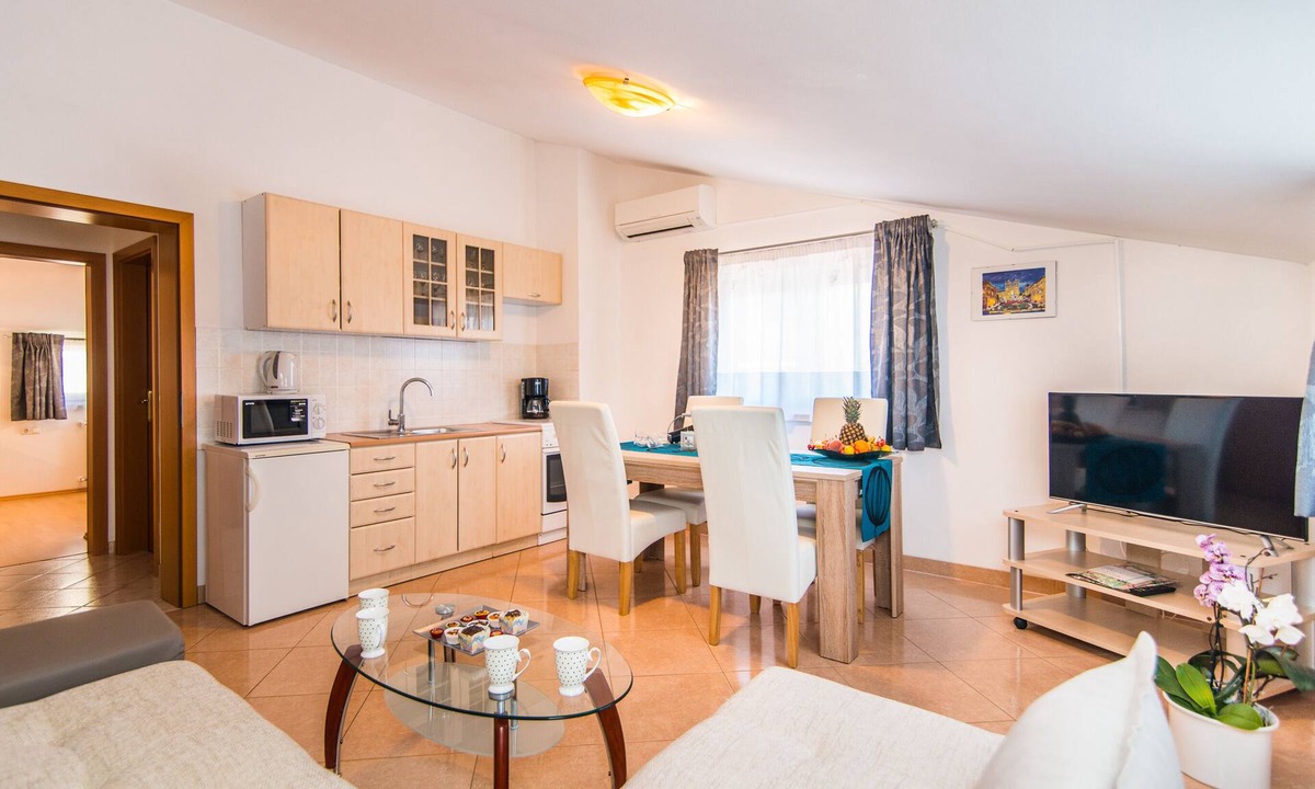 Vrvari Apartment | 2-bedroom apartment AnaKatarina in Porec