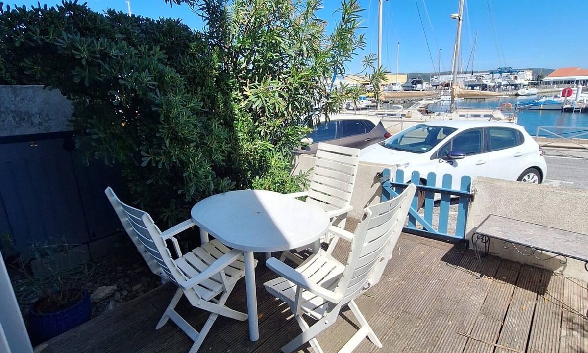 Frontignan Apartment | 2-bedroom apartment with terrace and parking in Frontignan Beach