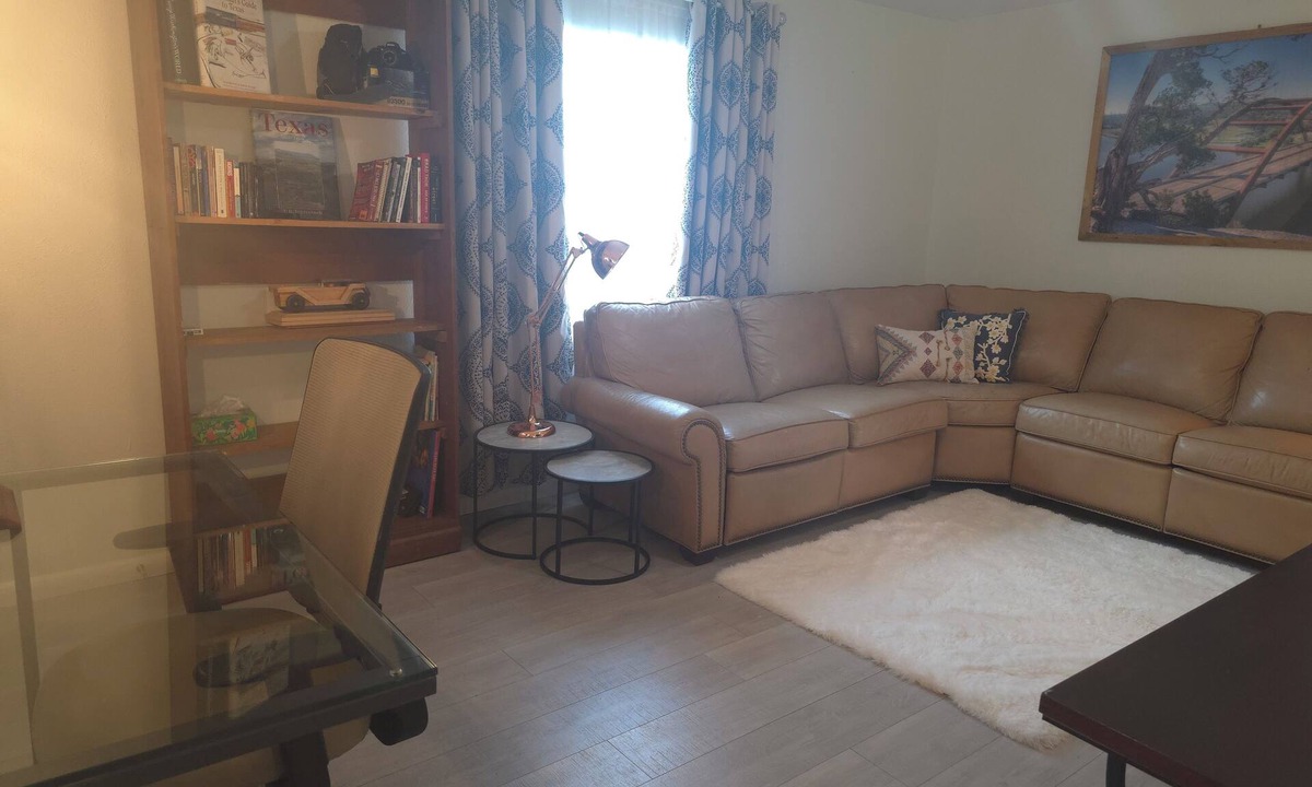 Central Arlington Apartment | 2-bedroom apartment in pleasant Arlington with AC for relaxing stays