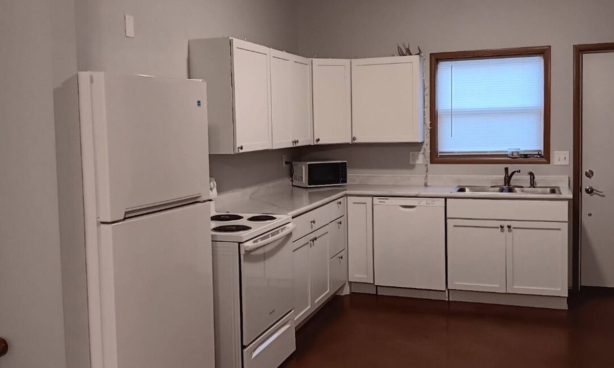 Lewis Apartment | 2-bedroom apartment in pleasant Lewis with air conditioning