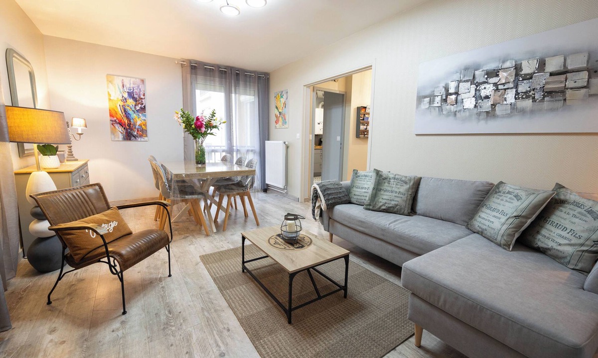 Bayeux Apartment | 2 bedroom apartment private parking Normandy BAYEUX D-Day Beaches