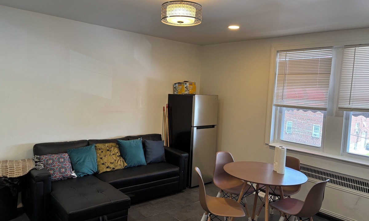 Foxcroft Square Apartment | 2-bedroom APT Einstein Hospital WiFi, AC, Pet friendly