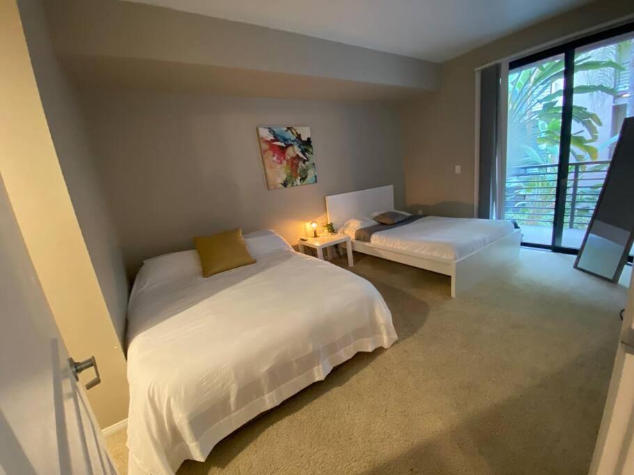 Studio City Apartment | 2 bedroom Apt in LA by Universal Studios