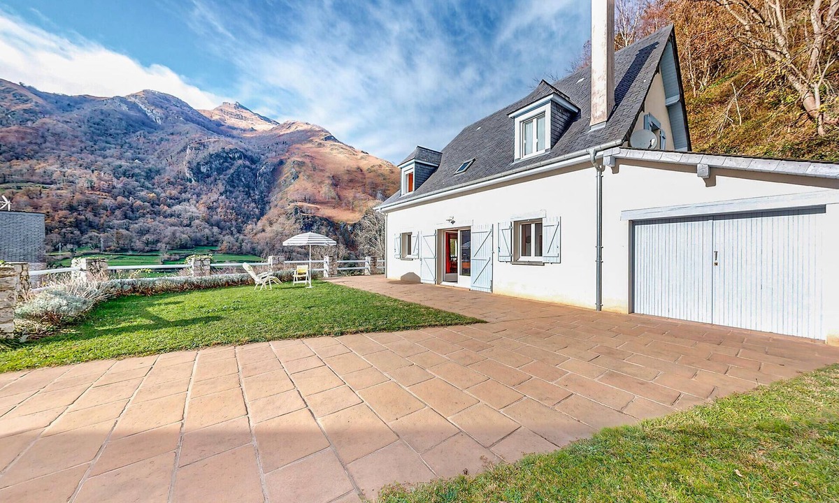 Louvie-Soubiron House | 2 bedroom awesome home in Louvie-Soubiron