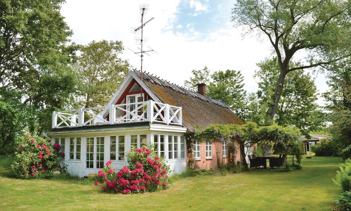 Smidstrup Strand House | 2 bedroom awesome home in Gilleleje