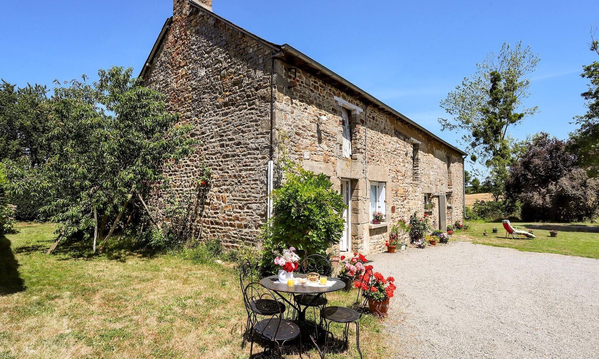 Andouille-Neuville House | 2 bedroom beautiful home in Andouillé-Neuville