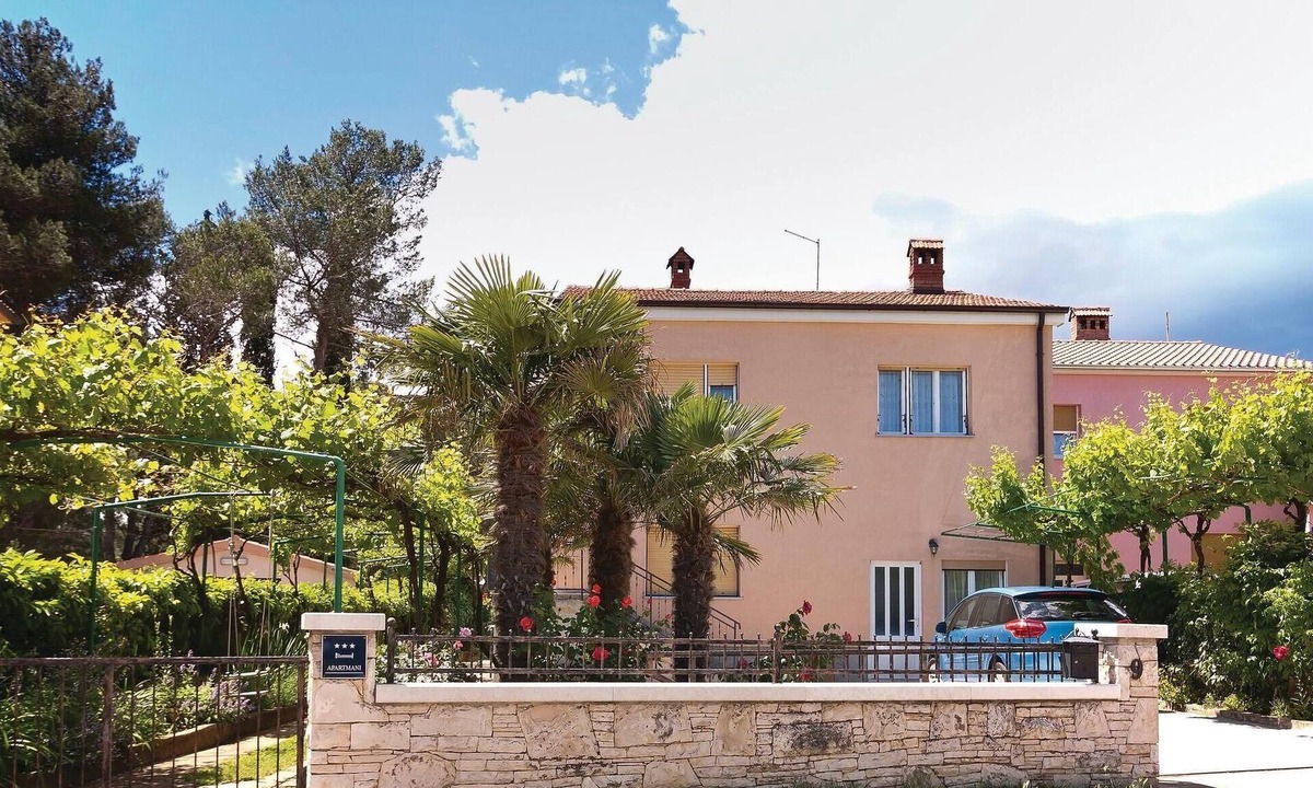 Valbandon Apartment | 2 bedroom beach front apartment in Fazana
