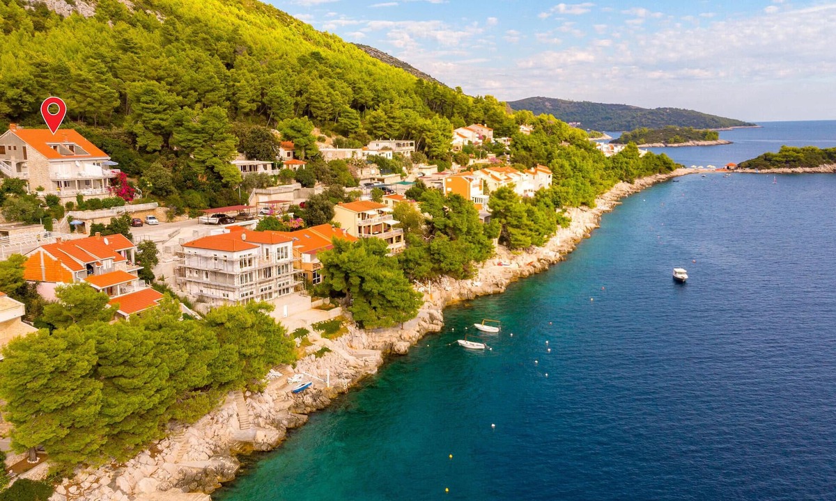 Prizba Apartment | 2 bedroom beach front apartment in Blato