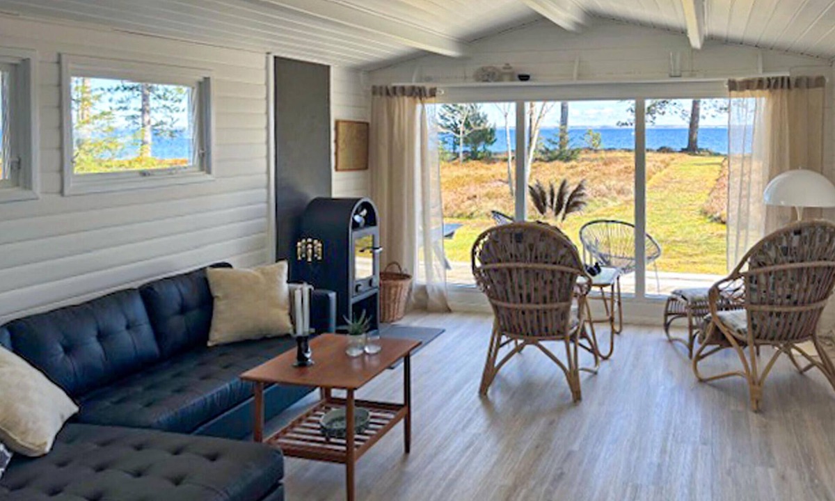 Hojslev House | 2 bedroom beach front home in Højslev