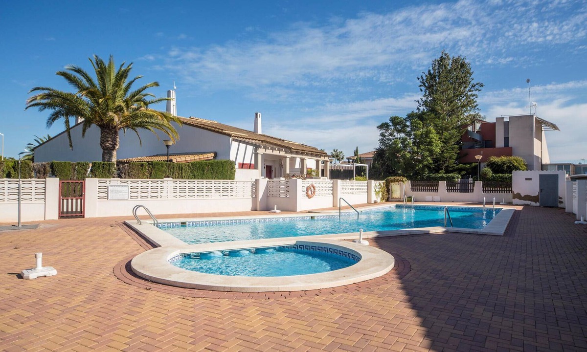 Playa de Almarda House | 2 bedroom beach front home in Sagunto