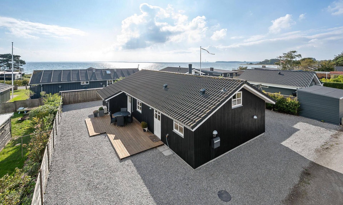 Ronde House | 2 bedroom beach front home in Rønde