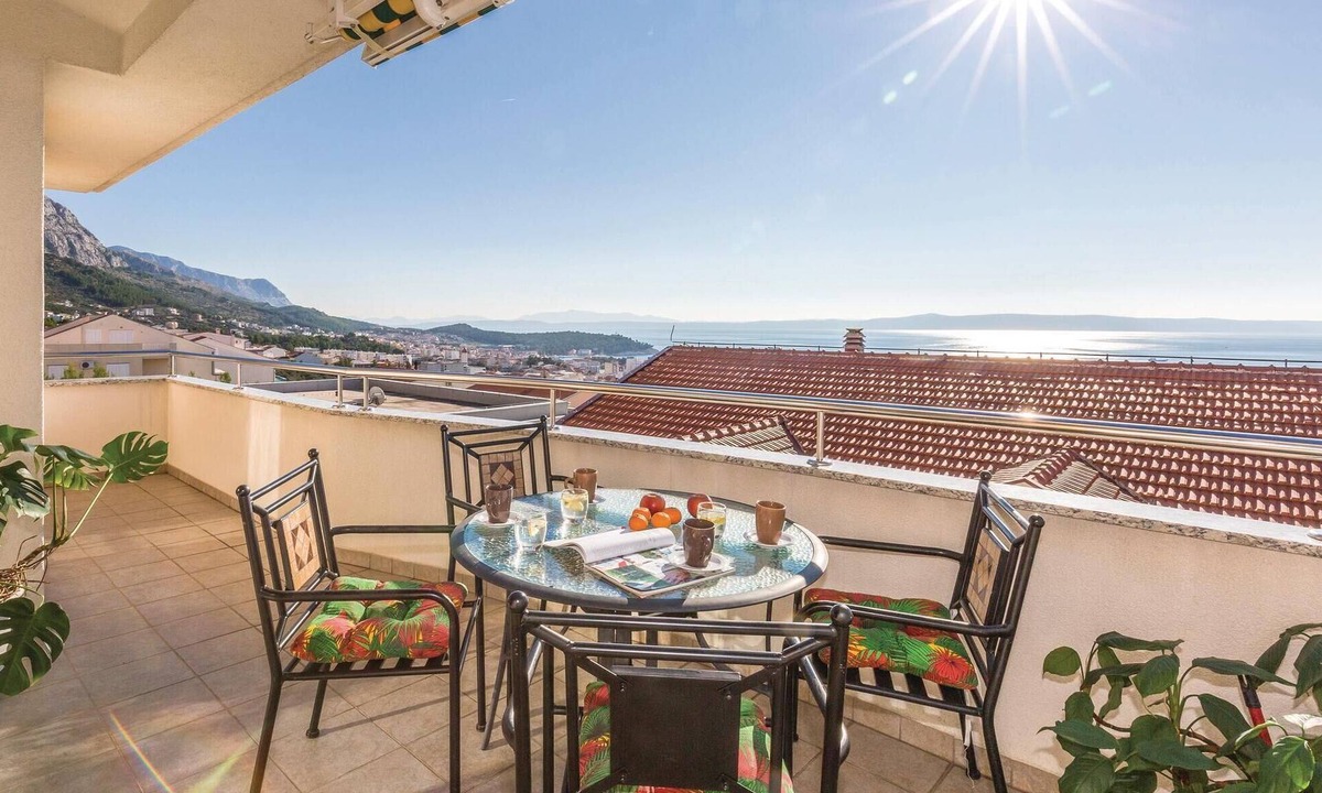 Zelenka Apartment | 2 bedroom beach front apartment in Makarska