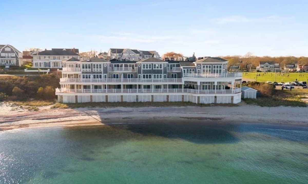 Falmouth Heights Condo | 2 Bedroom Beachfront Falmouth Condo RPAM051