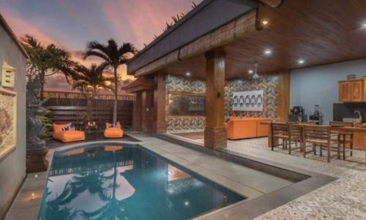 Batu Bolong Villa | 2-bedroom beachfront villa Echo Beach