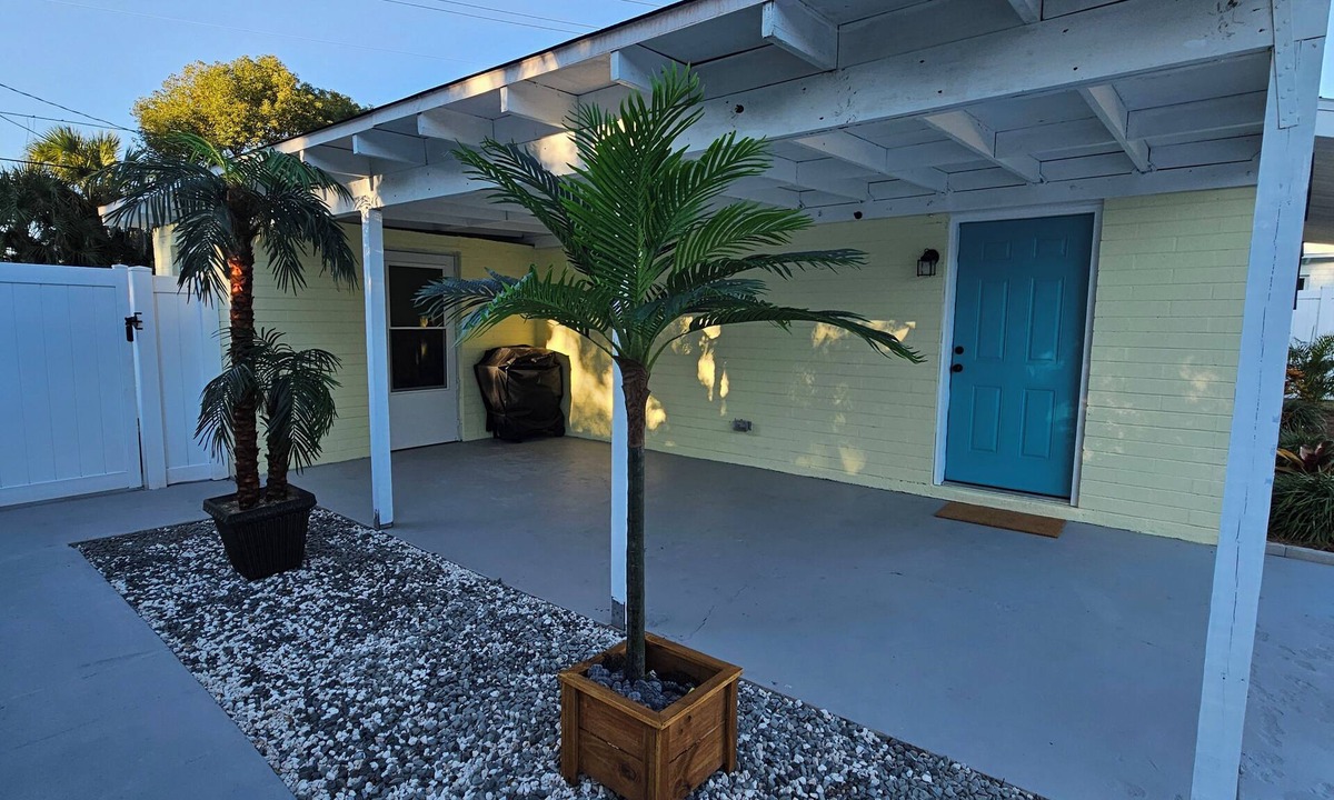 Seaside Homes House | 2-bedroom beachside getaway in marvelous Ormond Beach