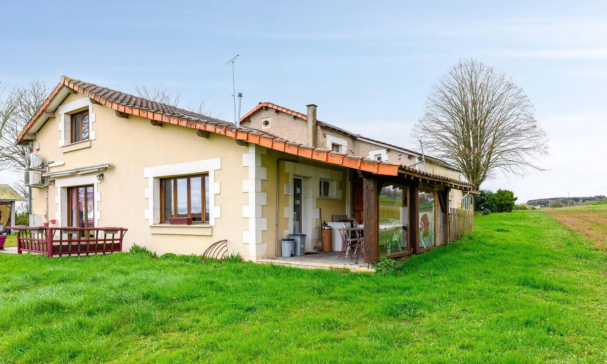 Scorbe-Clairvaux House | 2 bedroom beautiful home in Scorbé-Clairvaux