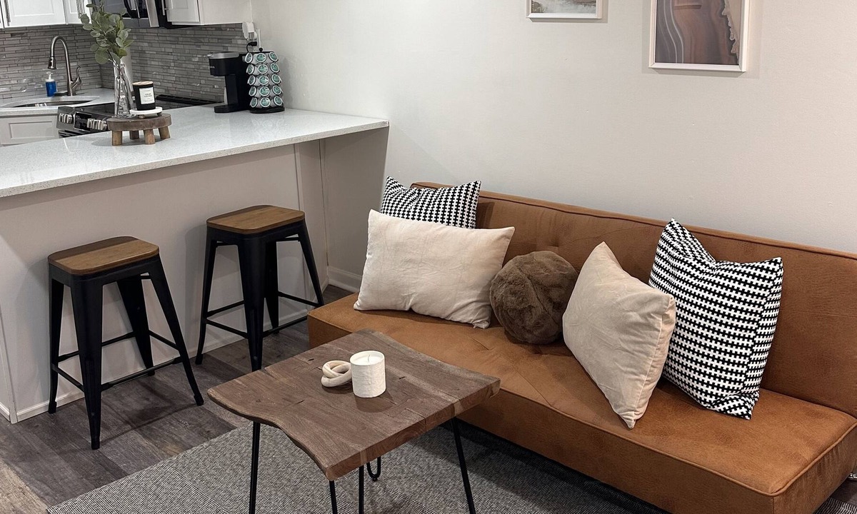 Belleville Apartment | 2 Bedroom Belleville Beauty