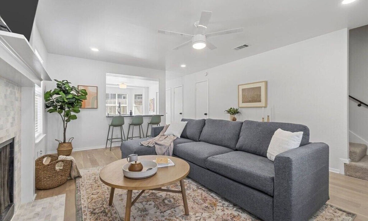 East Riverside - Oltorf House | 2 Bedroom Boho East Austin Retreat - Sleeps 6!